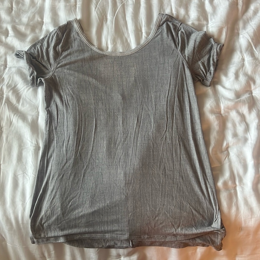 Light grey lululemon tshirt